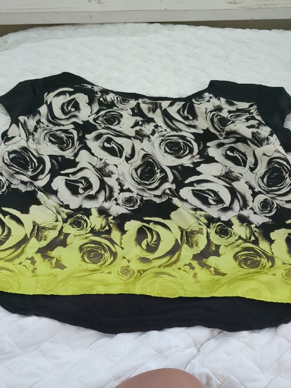 a.n.a Floral Ombre Short Sleeve Top - Black and Yellow